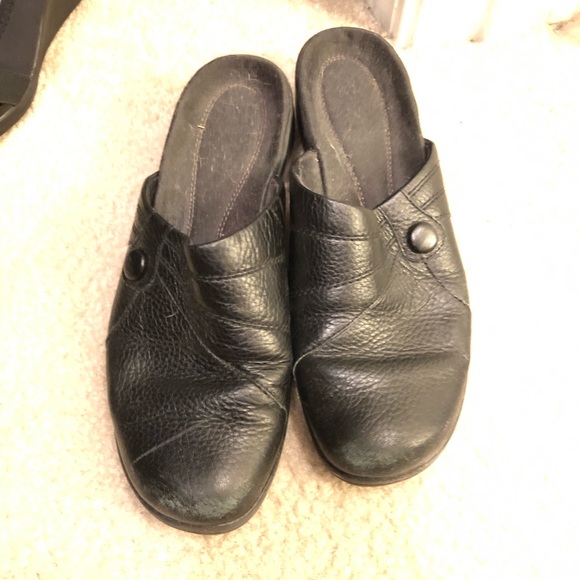 Closet purge !!! Shoes, tops, bottoms - Picture 4 of 6